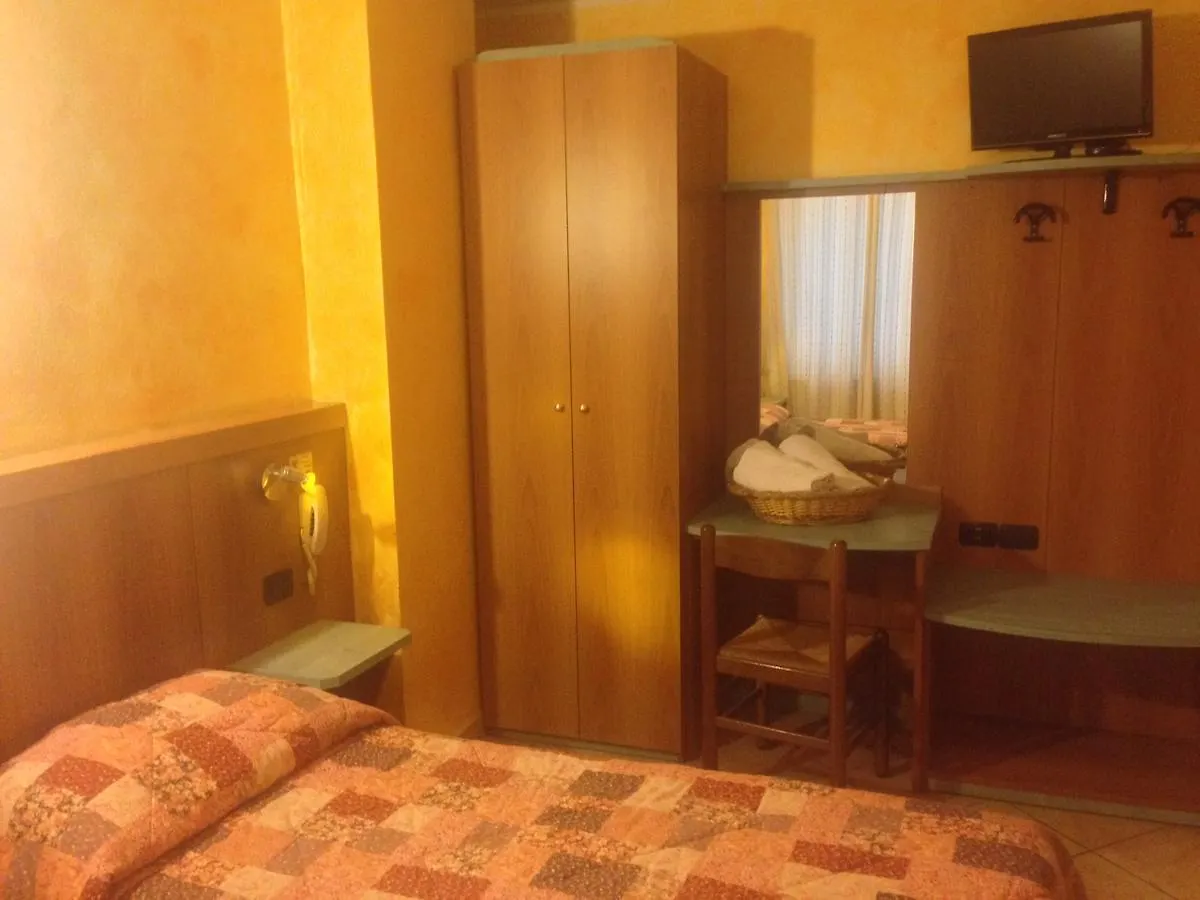 Albergo Etrusco Calusco d'Adda 2*,
